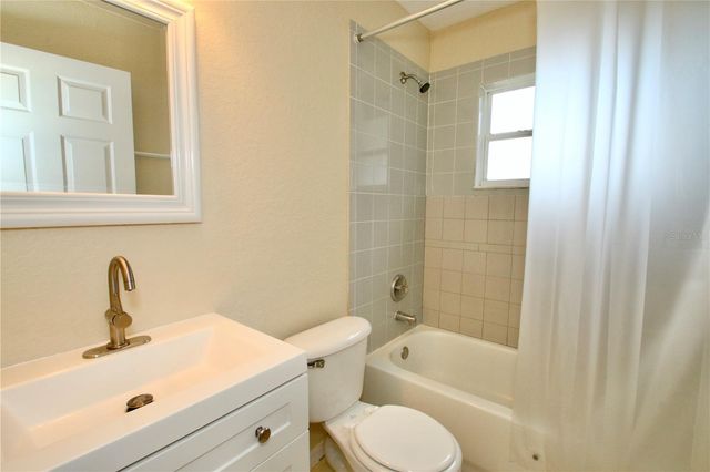 240 BOCA CIEGA ROAD, Mascotte, FL 34753