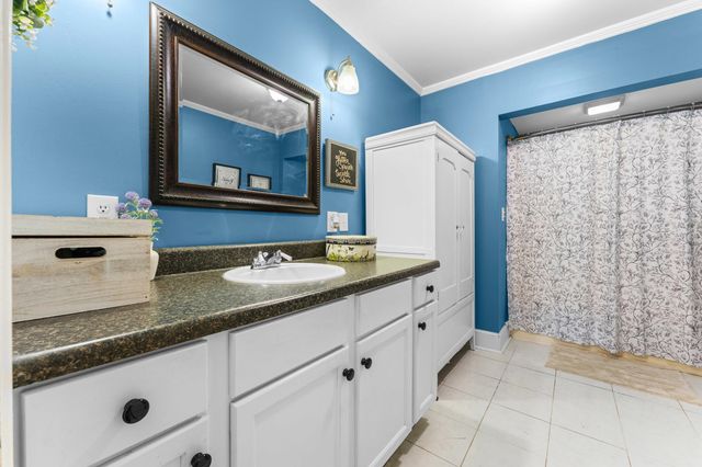 726 Foster Rd, Inman, SC 29349
