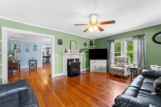 726 Foster Rd, Inman, SC 29349