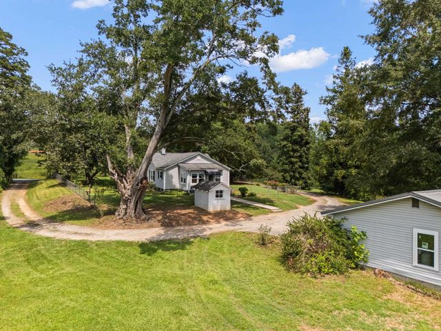726 Foster Rd, Inman, SC 29349