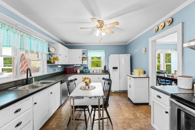 726 Foster Rd, Inman, SC 29349