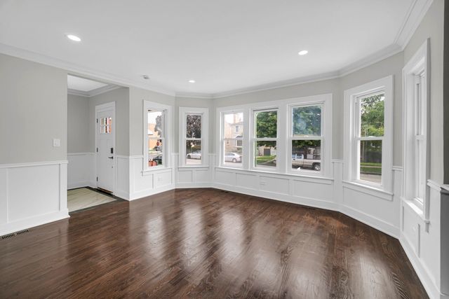 3048 N Marmora Avenue, Chicago, IL 60634