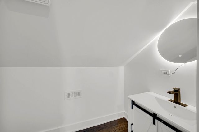 3048 N Marmora Avenue, Chicago, IL 60634