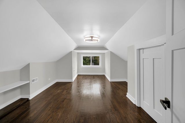 3048 N Marmora Avenue, Chicago, IL 60634