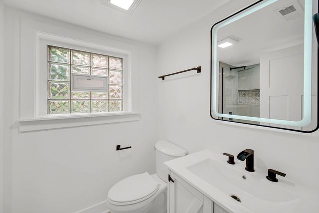 3048 N Marmora Avenue, Chicago, IL 60634
