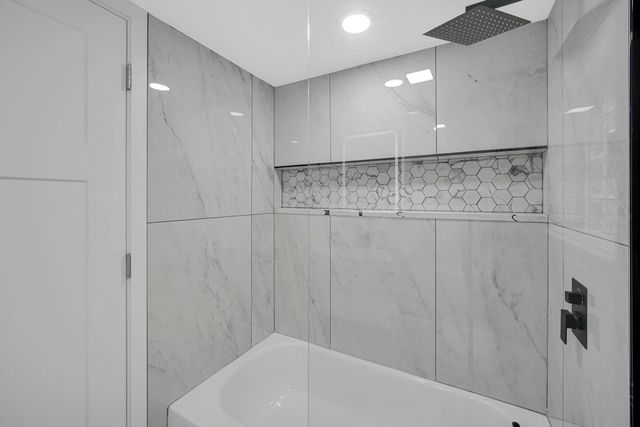 3048 N Marmora Avenue, Chicago, IL 60634