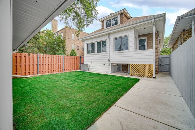 3048 N Marmora Avenue, Chicago, IL 60634