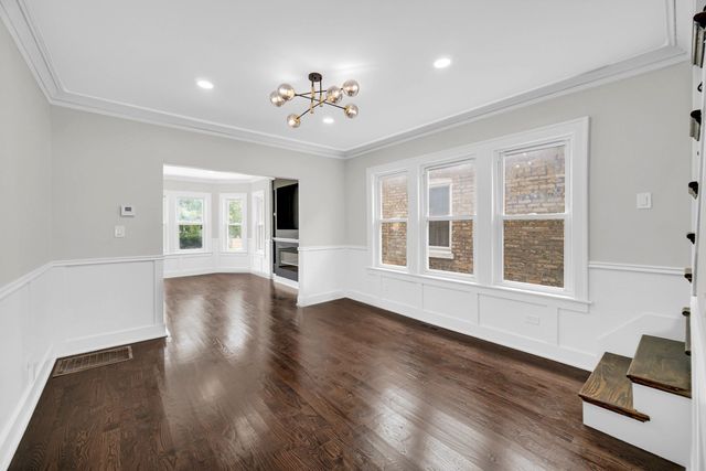 3048 N Marmora Avenue, Chicago, IL 60634