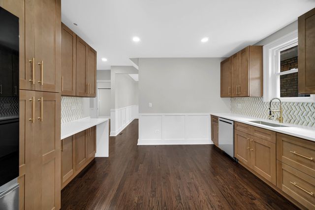 3048 N Marmora Avenue, Chicago, IL 60634