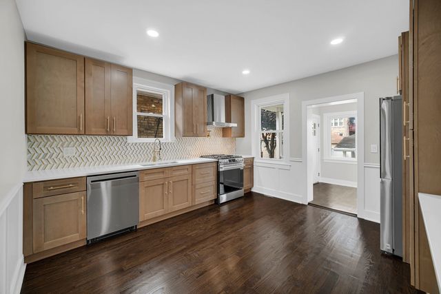 3048 N Marmora Avenue, Chicago, IL 60634