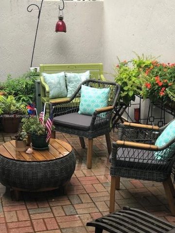 951 Doveplum Ct 951, Hollywood, FL 33019