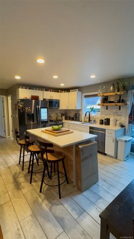 30 Lewis Road, East Quogue, NY 11942