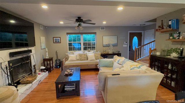 30 Lewis Road, East Quogue, NY 11942