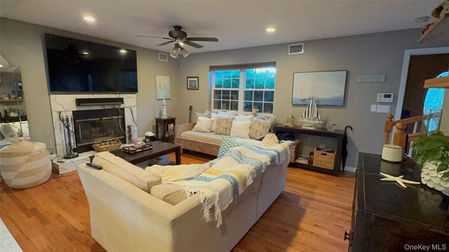 30 Lewis Road, East Quogue, NY 11942