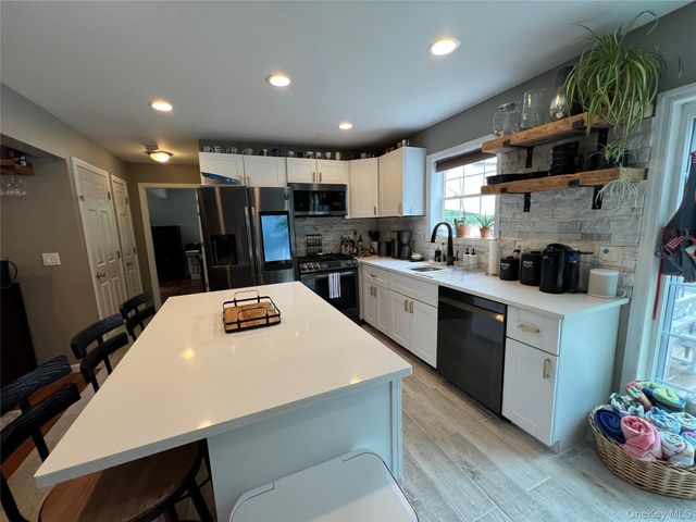 30 Lewis Road, East Quogue, NY 11942
