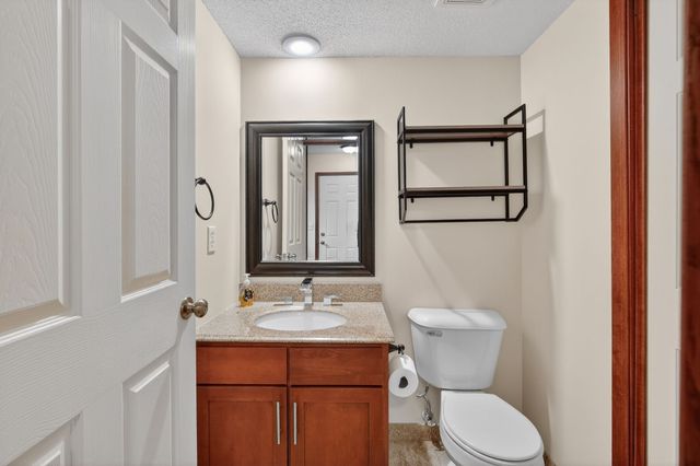 5484 Longview Court 6, Johnston, IA 50131