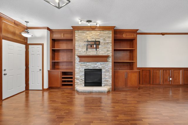 5484 Longview Court 6, Johnston, IA 50131