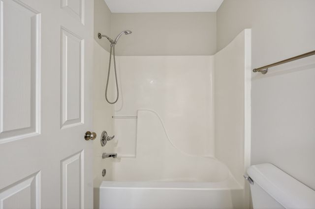 5484 Longview Court 6, Johnston, IA 50131