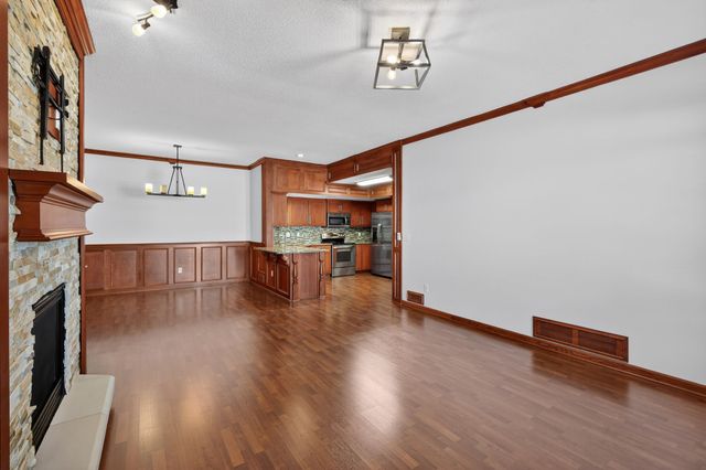 5484 Longview Court 6, Johnston, IA 50131