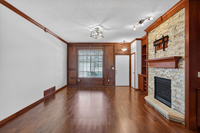 5484 Longview Court 6, Johnston, IA 50131