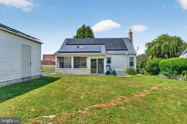 4 BAUER AVE, Willow Street, PA 17584