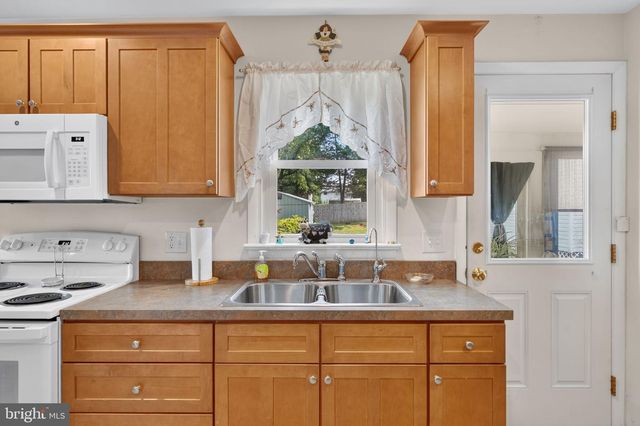 4 BAUER AVE, Willow Street, PA 17584