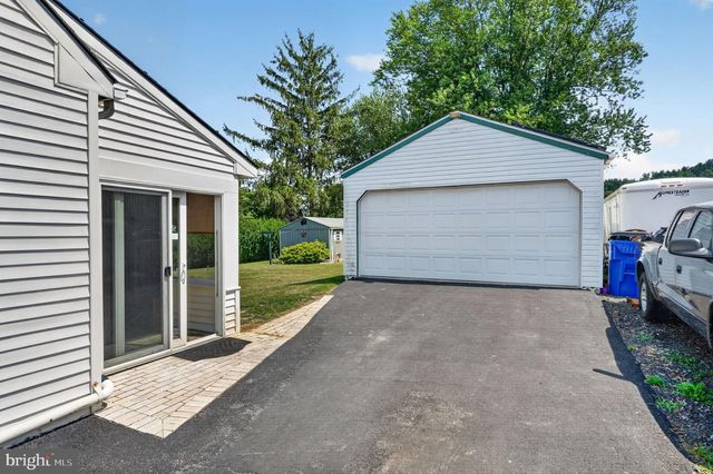 4 BAUER AVE, Willow Street, PA 17584