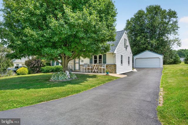 4 BAUER AVE, Willow Street, PA 17584