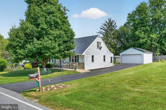 4 BAUER AVE, Willow Street, PA 17584