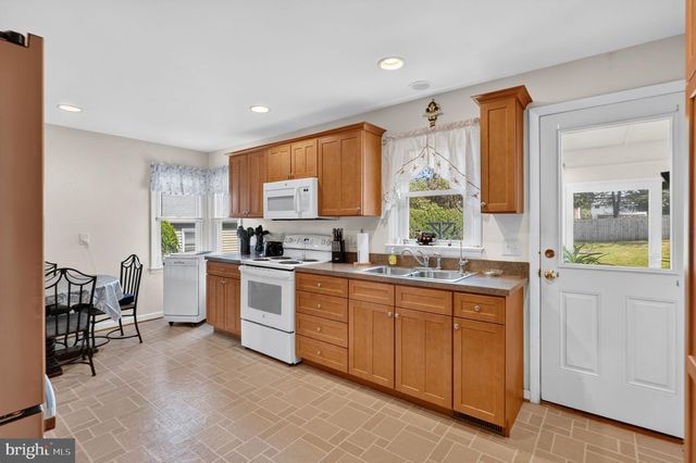 4 BAUER AVE, Willow Street, PA 17584