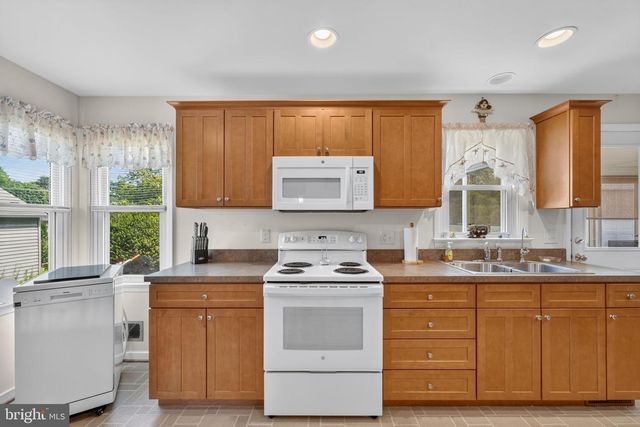 4 BAUER AVE, Willow Street, PA 17584
