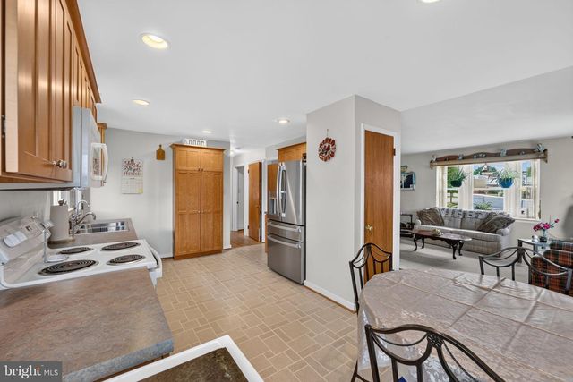 4 BAUER AVE, Willow Street, PA 17584