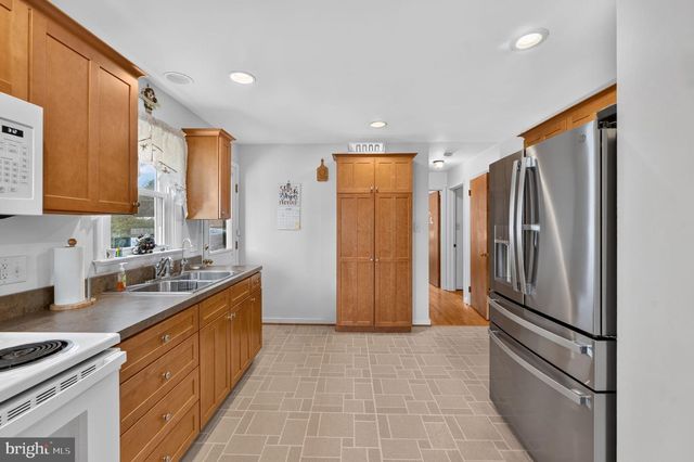 4 BAUER AVE, Willow Street, PA 17584