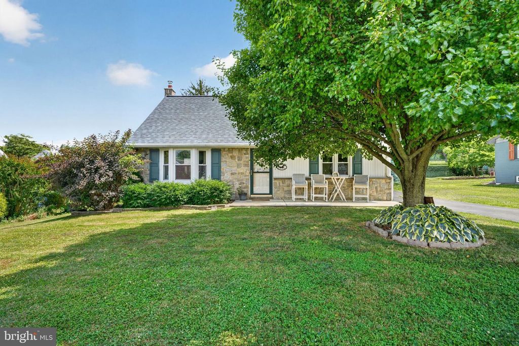 4 BAUER AVE, Willow Street, PA 17584
