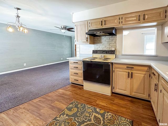 1800 E Saint Jude Court, Peoria Heights, IL 61616