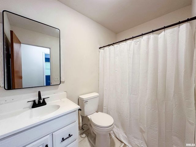 1800 E Saint Jude Court, Peoria Heights, IL 61616