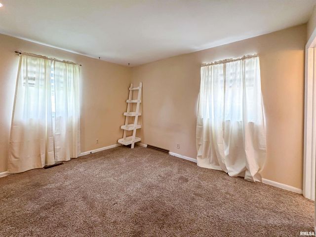 1800 E Saint Jude Court, Peoria Heights, IL 61616