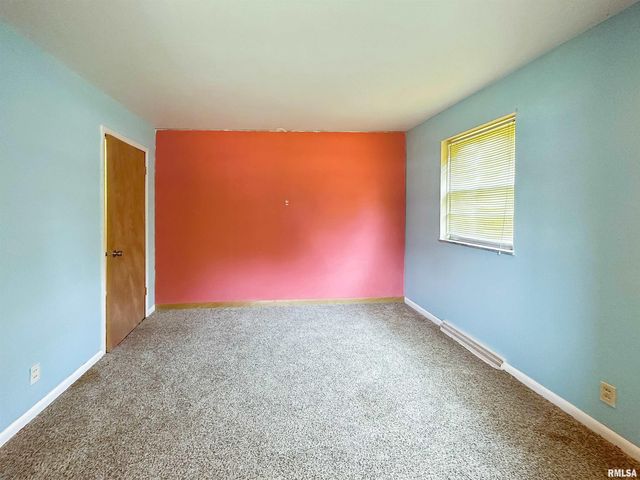 1800 E Saint Jude Court, Peoria Heights, IL 61616