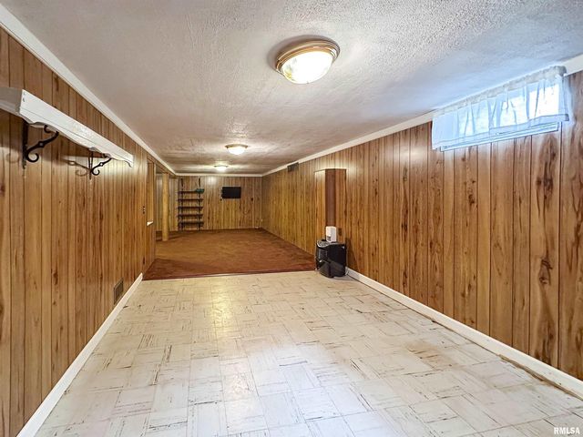 1800 E Saint Jude Court, Peoria Heights, IL 61616