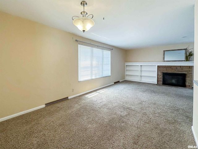 1800 E Saint Jude Court, Peoria Heights, IL 61616