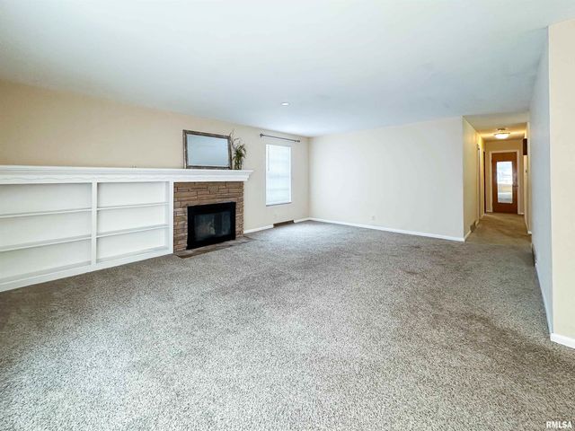 1800 E Saint Jude Court, Peoria Heights, IL 61616