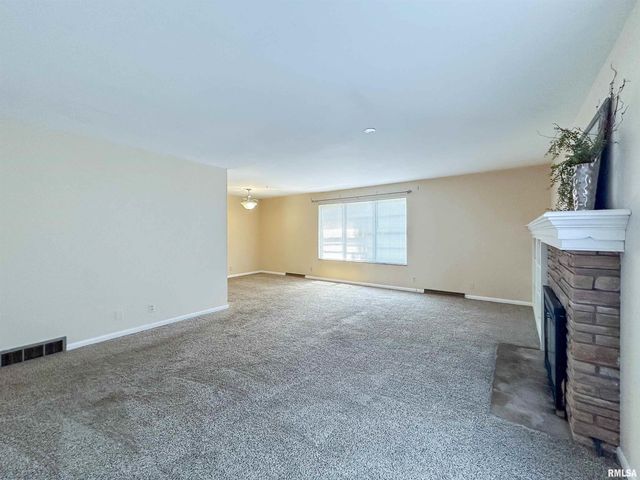 1800 E Saint Jude Court, Peoria Heights, IL 61616
