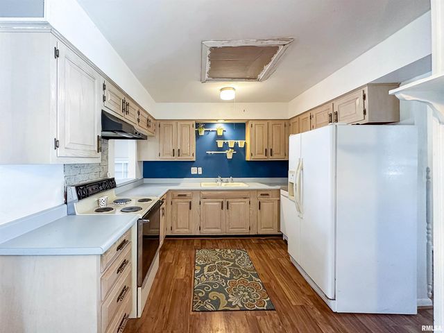 1800 E Saint Jude Court, Peoria Heights, IL 61616