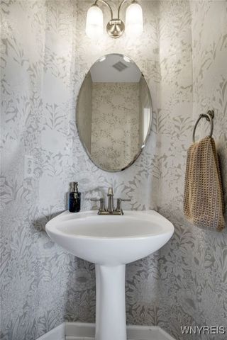 9 Winterhall Road, Orchard Park, NY 14127