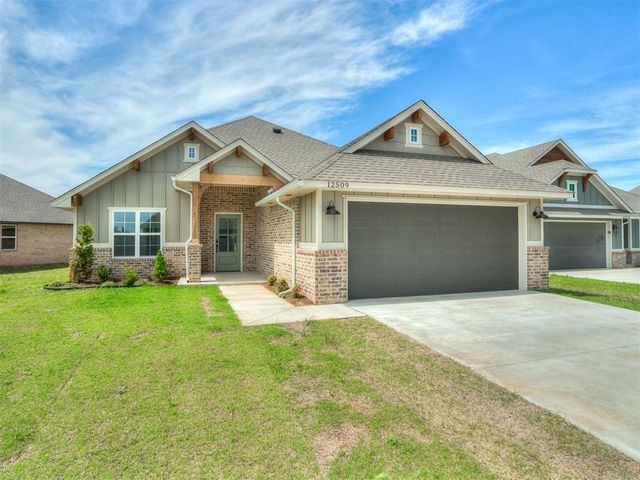 12509 Dolche Vita Drive, Yukon, OK 73099