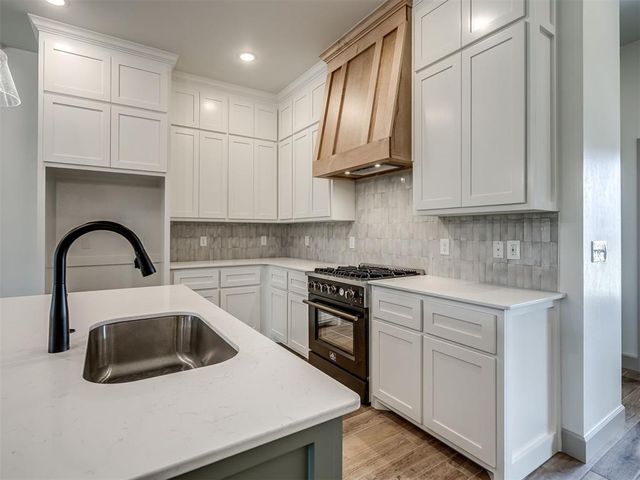 12509 Dolche Vita Drive, Yukon, OK 73099