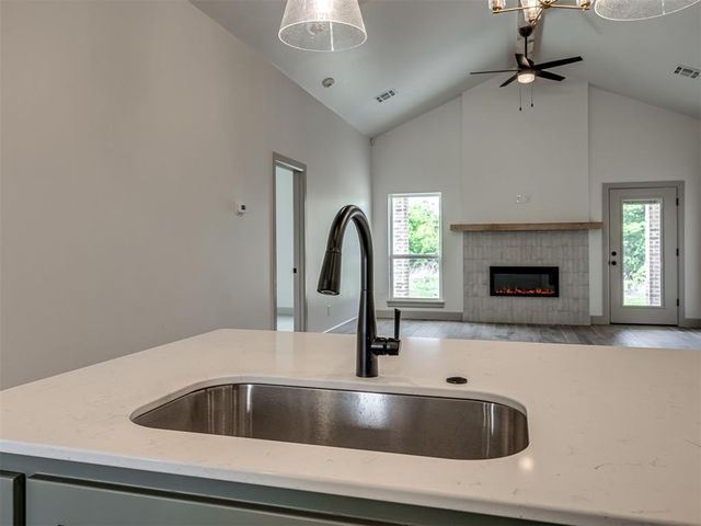 12509 Dolche Vita Drive, Yukon, OK 73099