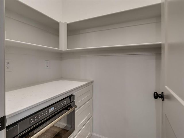 12509 Dolche Vita Drive, Yukon, OK 73099