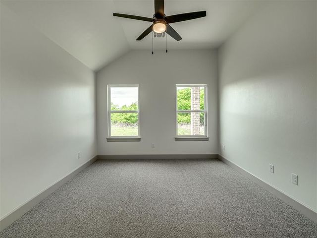12509 Dolche Vita Drive, Yukon, OK 73099