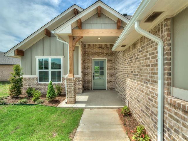 12509 Dolche Vita Drive, Yukon, OK 73099